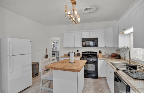 Shreveport House | Down South, Charming 2-bedroom house, Sleeps 8, 2 Full Bathrooms