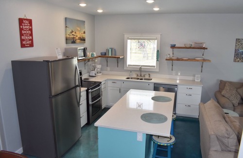 Rockport House | DOWN SOUTH COTTAGE... 2 miles to fishing hotspots!