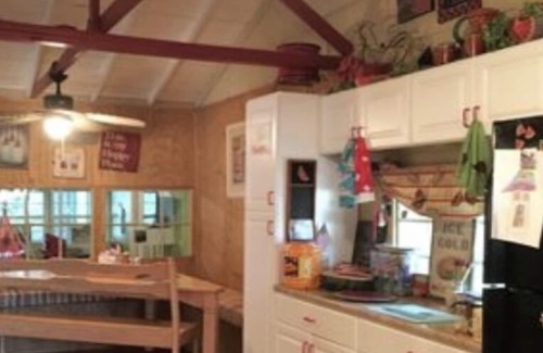 Bebe House | Down The Guadalupe From NB & 3 Hours to TX Coast! On Riverbank- sleeps 18
