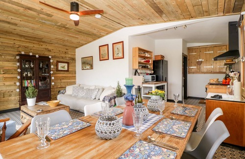 Congresbury Cottage | DOWN THE RABBIT HOLE, pet friendly, with a garden in Congresbury