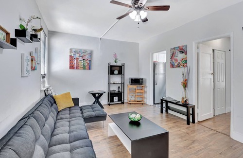 Delray Beach Cottage | DOWN TOWN DELRAY, walk to Atlantic Ave, beach, pets are welcome