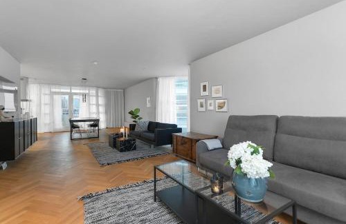 Downtown Apartment | Down town, Ocean view, free park