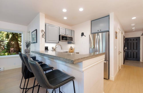 Telluride Condo | Down town Telluride with Pool, Hot Tub, Parking and breathtaking views!