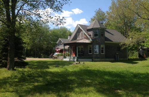 Harrington Cottage | Downeast Getaway Victorian Cottage - Year-round