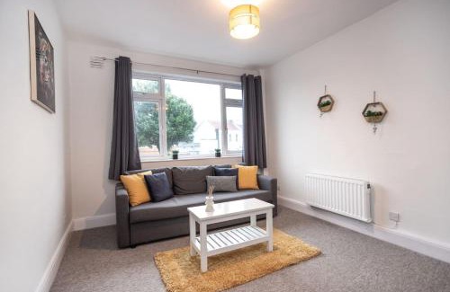 Staple Hill Apartment | Downend Rd Contractors Long Stay by ShortStayUK