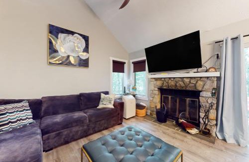 White Haven Apartment | Downhill Delight