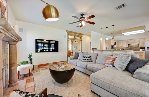 San Leanna House | Downhome Texas Retreat; 16 Beds; Pool, Hot tub, 12 min to Downtown