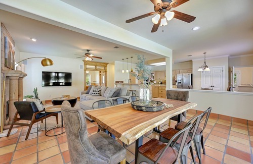San Leanna House | Downhome Texas Retreat; 16 Beds; Pool, Hot tub, 12 min to Downtown