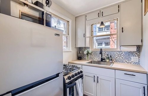 Cheesman Park Apartment | Downing by Modern Midstay/3Blks to Cheesman! #D1
