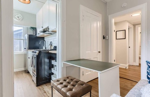 Cheesman Park Apartment | Downing by Modern Midstay/3Blks to Cheesman! #D3