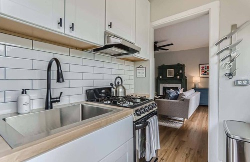 Cheesman Park Apartment | Downing by Modern Midstay/3Blks to Cheesman! #D3