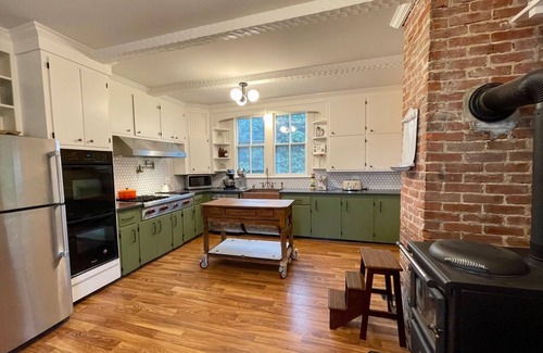 Farnham House | Downings Farmhouse - a Historic 6 Bedroom Home on 3 Acres of Yard and Forest
