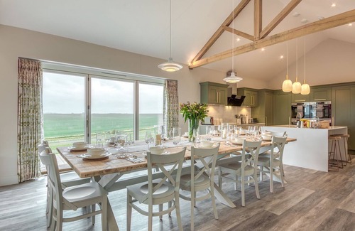 West Ilsley Cottage | Downs - sleeps 12 guests in 6 bedrooms