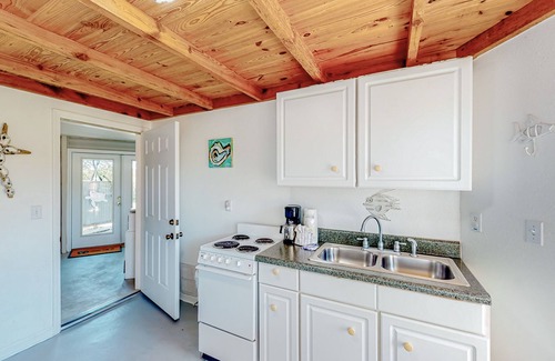 Surf Side Shores House | Downstairs duplex near the beach with full kitchen, WiFi, cable, partial AC