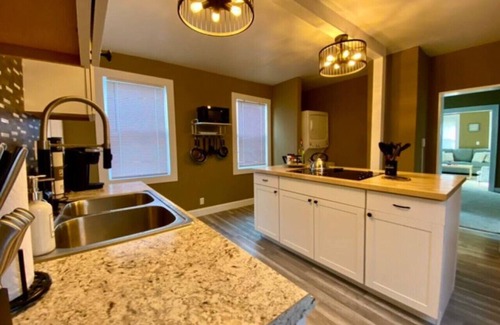 Sandusky Apartment | Downstairs unit By Cedar Point & Downtown