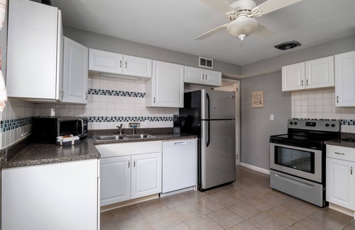 Rocky River Apartment | Downstairs Unit in Rocky River
