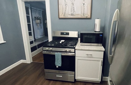 Old Brooklyn Apartment | Downstairs Unit near National Park + Downtown Cleveland
