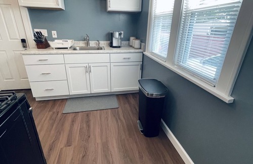 Old Brooklyn Apartment | Downstairs Unit near National Park + Downtown Cleveland