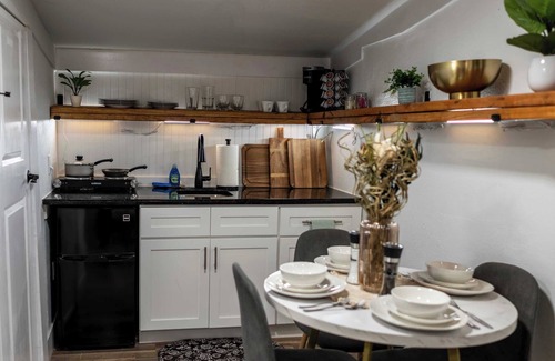 Tampa Heights Apartment | Downtown 1BR Cottage for 4 (Renovated)
