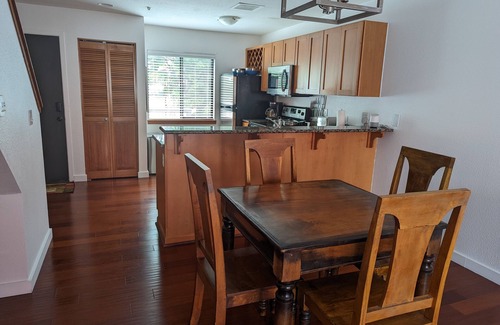 Pearl District Condo | Downtown 2 bdrm Condo Steps Away From the Willamette River. Year Round Hot Tub