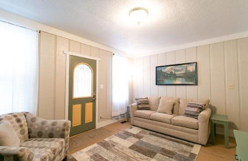 Wabash House | Downtown 2 Bedroom Cottage, Sleeps 6, Walking Distance to Honeywell, Downtown Restaurants, Shopping