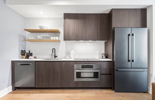 East Cesar Chavez Condo | Downtown 2 Bedroom Lux Suite