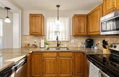 Indianapolis House | Downtown 2 BR Retreat/Discounts for Longer stays