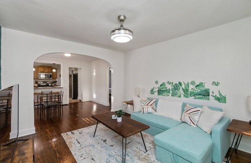 Indianapolis House | Downtown 2 BR Retreat/Discounts for Longer stays