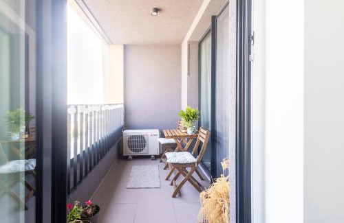 Nivy Apartment | Downtown 2 rooms apartment 18th floor with free parking