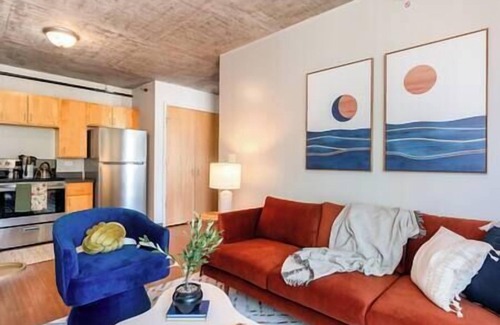 The Loop Condo | Downtown 2bd #5 +Gym near Park, Lake, Museums