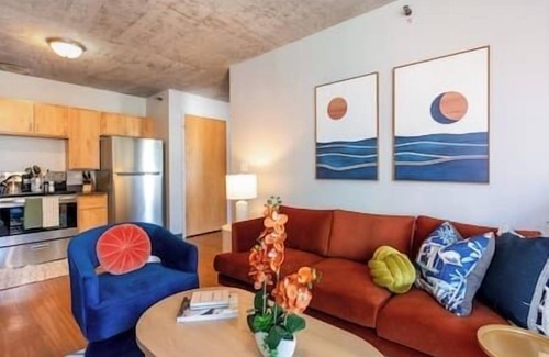 The Loop Condo | Downtown 2bd #6 +Gym near Park, Lake, Museums