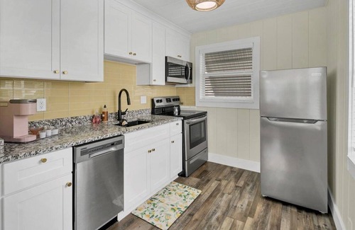 Safety Harbor House | Downtown 2BR Haven | Coastal Air + Quick Wi-Fi