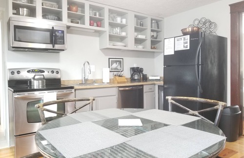 Manchester Apartment | Downtown ~ 2nd Floor 1 Bedroom -1 Bath