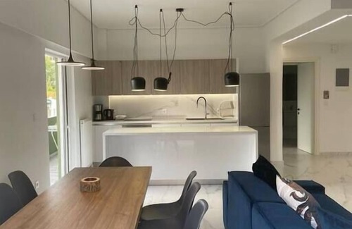Ilisia Apartment | Downtown 3/Bedroom City Apartment