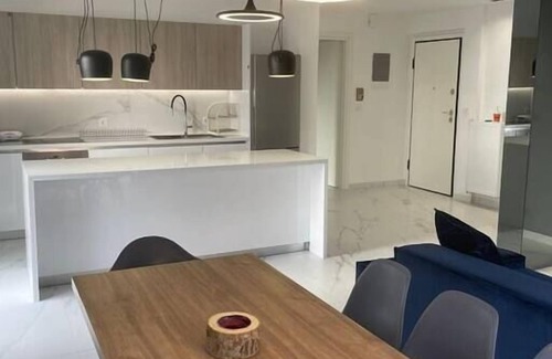 Ilisia Apartment | Downtown 3/Bedroom City Apartment