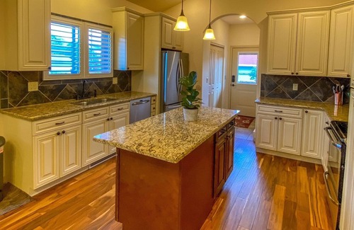 Buena Vista House | DOWNTOWN 3 Bedroom HOME All to yourself Walk to Main Street, Bars, Restaurants!!