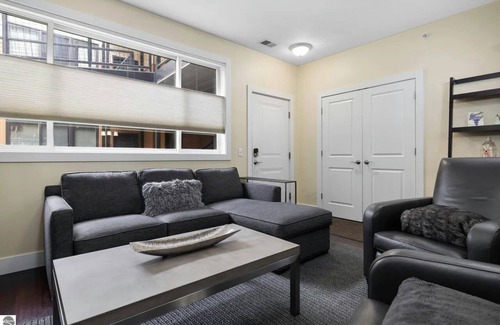 Traverse City Condo | Downtown 4 Bed, 2-bedroom condo in amazing Traverse City