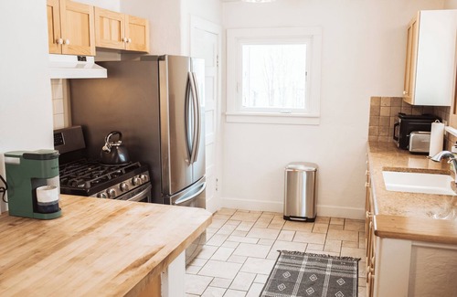 Bozeman House | Downtown 5 BDRM Charming Historic Home