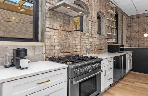 Grand Rapids Apartment | Downtown 5BR with private patio