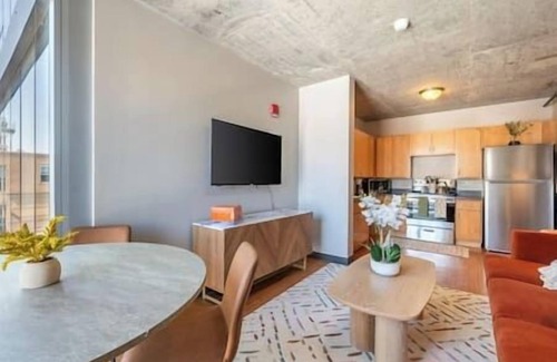 The Loop Condo | Downtown 9bd - Sleep 18 - (4 units, same floor)