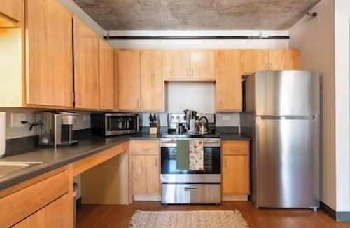 The Loop Condo | Downtown 9bd - Sleep 18 - (4 units, same floor)
