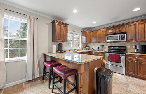 Sylvan Hills House | Downtown & Airport 10 Min—Stay at The Rhitreat!