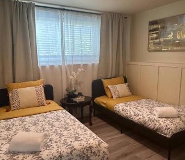 Golden Apartment | Downtown Alpine Suite