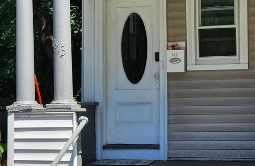 Center House | Downtown and secluded