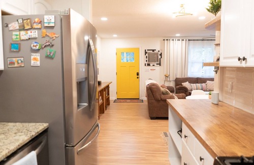 Fort Walton Beach House | Downtown and Beach Adjacent Home in Neighborly Part of Town