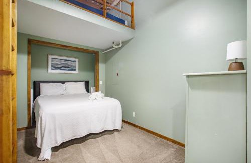 Grand Haven Apartment | Downtown and Waterfront 2BDR Condo in Grand Haven 110