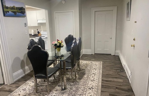 Bowmanville Apartment | Downtown Apartment 6-7 People