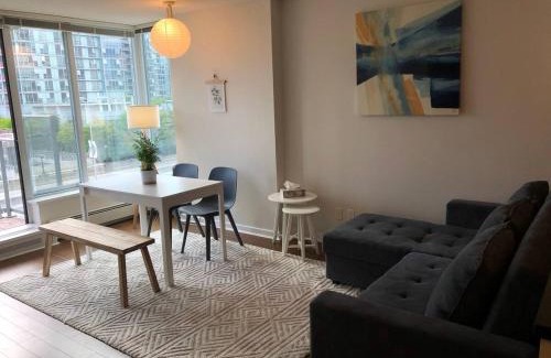 Crosstown Apartment | Downtown Apartment