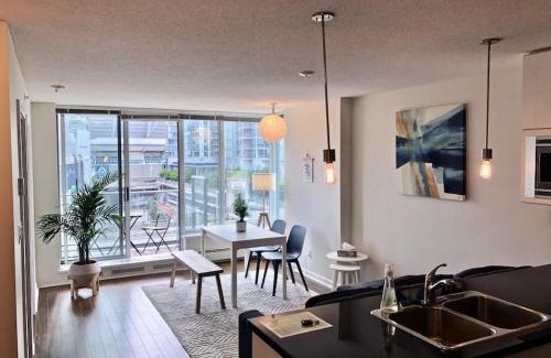 Crosstown Apartment | Downtown Apartment