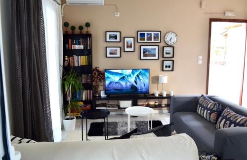 Kamena Vourla Apartment | Downtown apartment